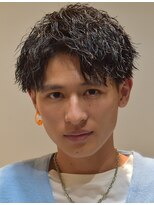 フリーク バーバーショップ 都島店(FREAK BARBER SHOP) 黒髪縦落ちツイストスパイラルパーマツーブロックアップバング
