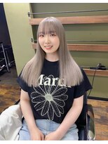 ガルボ ヘアー(garbo hair) グレーカラーハイトーン艶髪