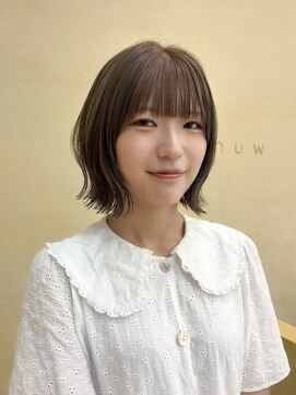 スニュウ(snuw) レイヤーボブマロンベージュインナーカラーブリーチなし