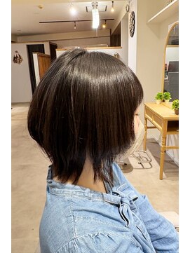 外ハネくびれショート