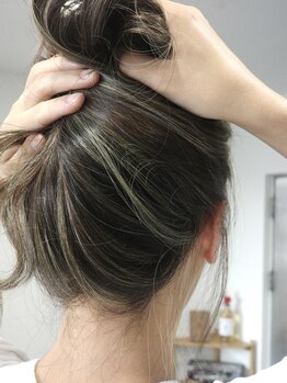 ストラット(STRUT)の写真/【四条烏丸2分】繊細な技術による細やかなハイライト、白髪ぼかしハイライトが得意なサロン♪