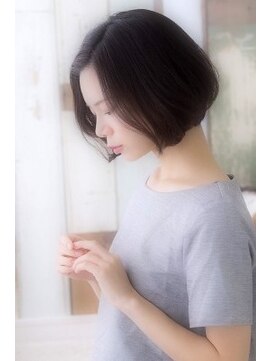 アイビー(Ivy) サイドシルエットの綺麗なナチュラルボブ