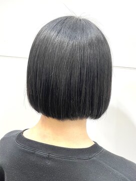 ムーア(MUA) 【札幌　MUA 大通】切りっぱなしボブ×縮毛矯正