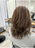 ハイライトとアッシュベージュのレイヤースタイル