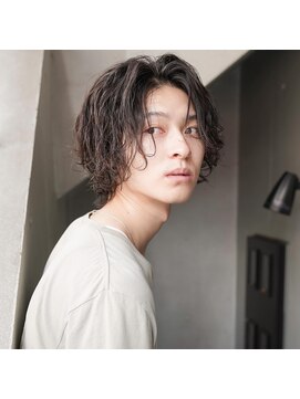 カライング(ing) スーツ短髪ツーブロック束感モテる黒髪シークレットパーマ流行