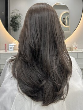 グレージュ×レイヤーカット