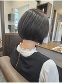 上品で知的な「コンパクト・ボブ」
