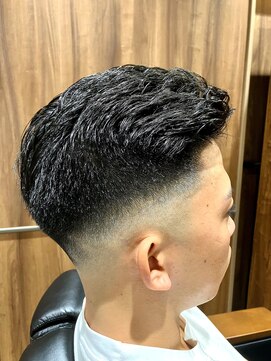 ヘアーサロン サトウ スキンフェードアイロンパーマ