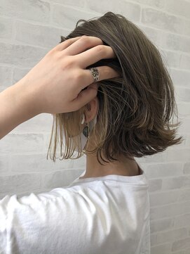 アヴァンス 京橋店(AVANCE) ワンポイントイヤリングカラーとナチュラルボブ