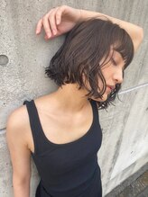 ロッサ(ROSSA) ナチュラルウェーブパーマスタイル暗めカラーデザインカラー