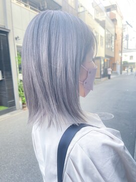 ボックスミコ(Box mico.) 【BOXmico.】ホワイトシルバーベージュの外はねボブ