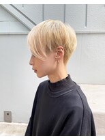 ミューズ バイ ケンジ(MUSE by KENJE) 前下がりショートボブ刈り上げハイトーンカラーシルキーベージュ