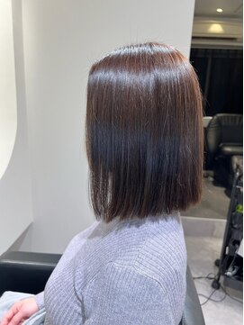 コウ(Koh) 酸性ストレート/パツっと前下がりボブ