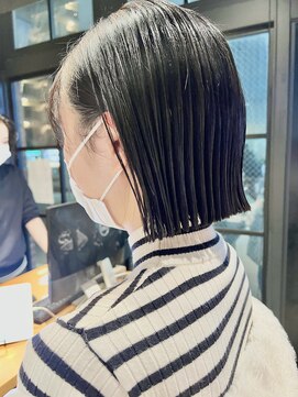 オーガニック アトリエ 大宮(organic+atelier) 20代30代40代前下がりストレート小顔補正立体カット