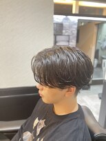 プラウド(PROUD)&nbsp;メンズナチュラルセンターパートニュアンスパーマ毛流れ重視