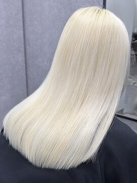 イリ 心斎橋(ili) ハイライトカラーミルクティーベージュレイヤーカット