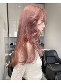 ピンクカラーピンクベージュブリーチカラーウェーブヘア
