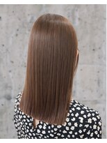カットワークススリックバイフェローズ(CUT WORKS SLICK by fellows) 自然にまとまる艶ミディストレート