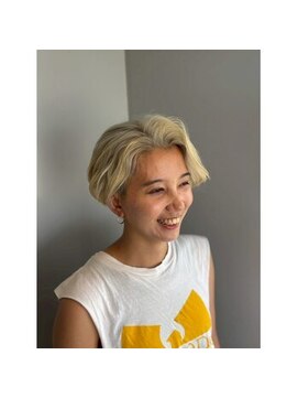 ヘアースタジオ ドゥドゥ(Hair Studio DoDo) whiteカラー