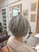 ヘアスタジオ ロメオ(hair studio Romeo) 外国人風ホワイトシルバーボブ