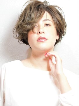 ヴォロンテ(volonte) 大人揺れ感マッシュボブ/カール/モノトーングレージュ/30代