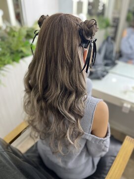 リリィー(LILY) 【 LILY 】 ハーフアップヘアアレンジ