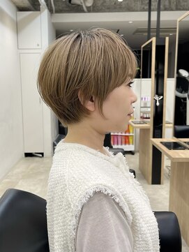 イヴォークトーキョーオーサカ(EVOKE TOKYO osaka) 丸み可愛い！ 耳かけ 似合わせショート