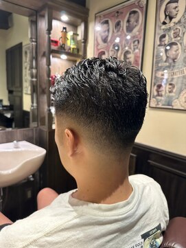 バレス 田町(BALES) [スキンフェード/ツイストスパイラル/田町]