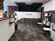 リンドヘアー(Lindo hair)の雰囲気（待合室もゆったり開放的に♪ヨーロッパ郊外の外の雰囲気です♪）