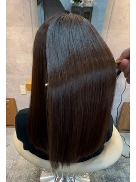 イシン(ISIN) 黒髪/縮毛矯正/髪質改善/ヘルシーロング[保土ヶ谷]