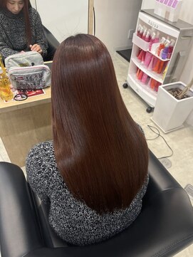イヴォークトーキョーオーサカ(EVOKE TOKYO osaka) レッドブラウン レイヤー ロング 艶髪 髪質改善 トリートメント