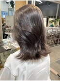 切りっぱなしボブ外ハネ外国人風ボブヘーゼルベージュアッシュ