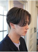 大人の抜け感を演出する、今トレンドのフェザーパーマ