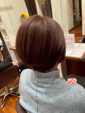 美容室ヒラトヤ 都南店 グラデーションカラーショートボウブ束感ショート顔周りカット