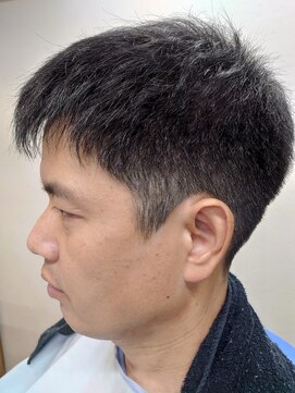 ヘアーカットデザインサロン スマッシュ 田町店(Hair cut design salon Smash) 白髪染め フェードショートスタイル 黒髪ソフモヒ ビジネス 学生