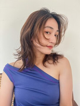 ケプカ(KEPKA) ミディアムレイヤースタイル