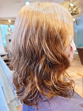 カミビトグロウ(kamibito glow) 20代30代40代大人可愛いアッシュベージュナチュラルパーマ