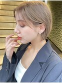 海外ヘア ハイトーン耳掛けボブ プラチナブロンド A0610