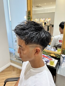 コワファースト  させぼ五番街店(COIFF1RST) フェード×ラインアート☆