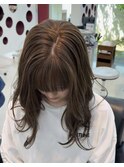 オリーブベージュカラー