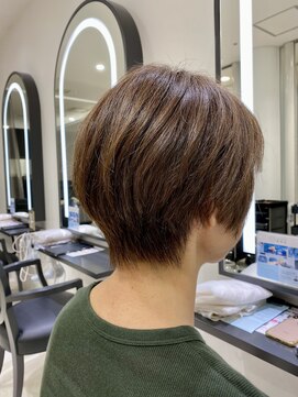 メゾンブラン 川西阪急店(Maison Blanc) コンパクトで美シルエットな大人ショート