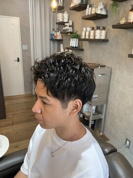 トニコ(toniko) ピンパーマ×メンズショート×アップバング×刈り上げ