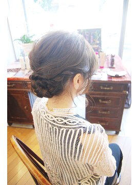 ベル(BELL) きれいめナチュラルローシニヨン【BELL桜新町/用賀】