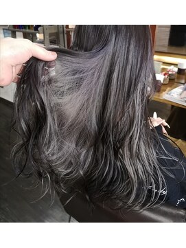 リリス(l'iris) 【l’iris】インナーカラー×ホワイトグレージュ