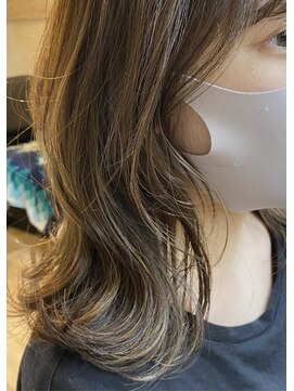 オーシャン(Ocean) ［OCEAN Hair&Life 水田成美］ミルクベージュ×ハイライトカラー