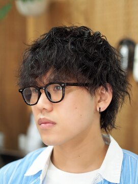 サン(3) ツイストスパイラル　カール感強め　ツイスパ　ウルフ　黒髪　2