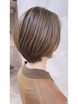 ドゥマン(Demain) ★小顔クールショート前下がりピンクベージュ大人かわいいモテ髪