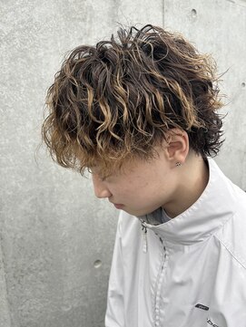 ビューティーリゾート アカヒゲ(Beauty Resort AKAHIGE) ツイストスパイラルパーマ 波巻きパーマ メッシュ 刈り上げ