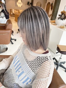 ラウレア(LAULEA) 白髪ぼかしバレイヤージュ
