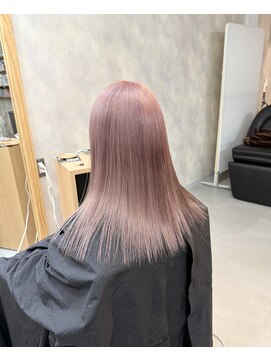 オムネス(omnes) 『pink beige』担当 飯村 奎太